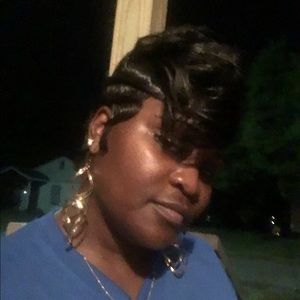 Meet your Posher, Cynthia